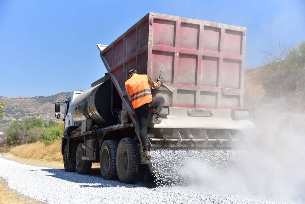 İncirliova'da Karabağ Mahallesi Bağlantı Yolu Asfaltlanıyor