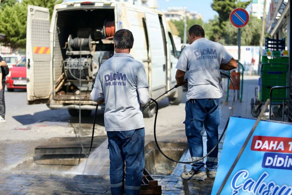 Didim Belediyesi'nden Mazgal ve Izgara Temizliği Çalışmaları