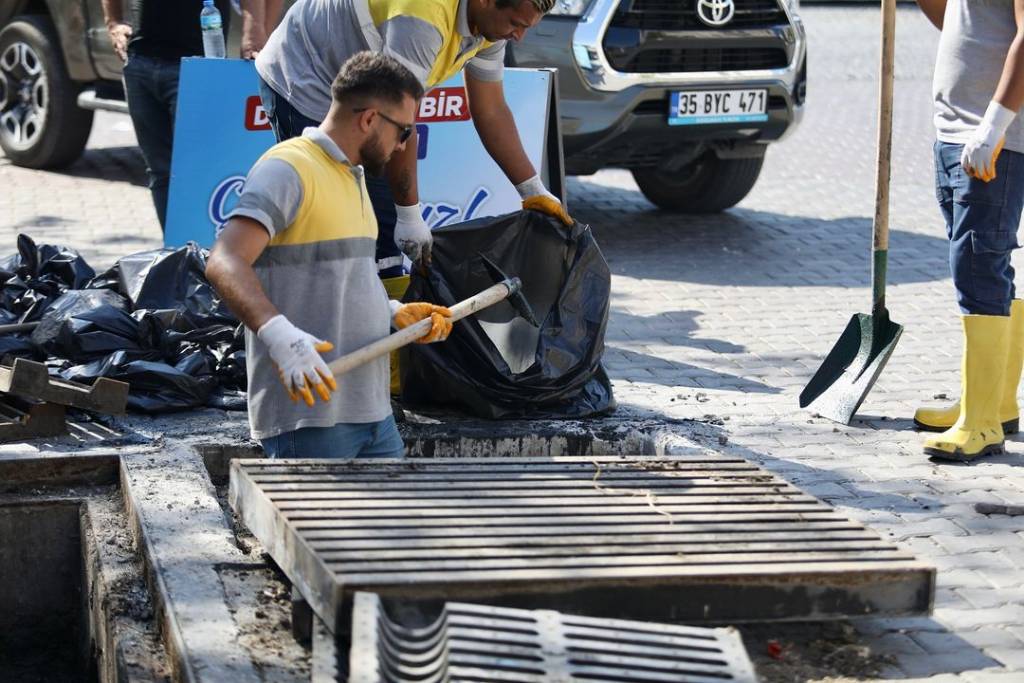 Didim Belediyesi'nden Mazgal ve Izgara Temizliği Çalışmaları