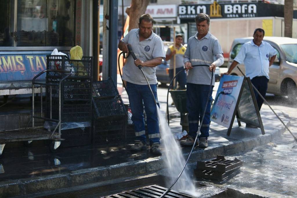 Didim Belediyesi'nden Mazgal ve Izgara Temizliği Çalışmaları