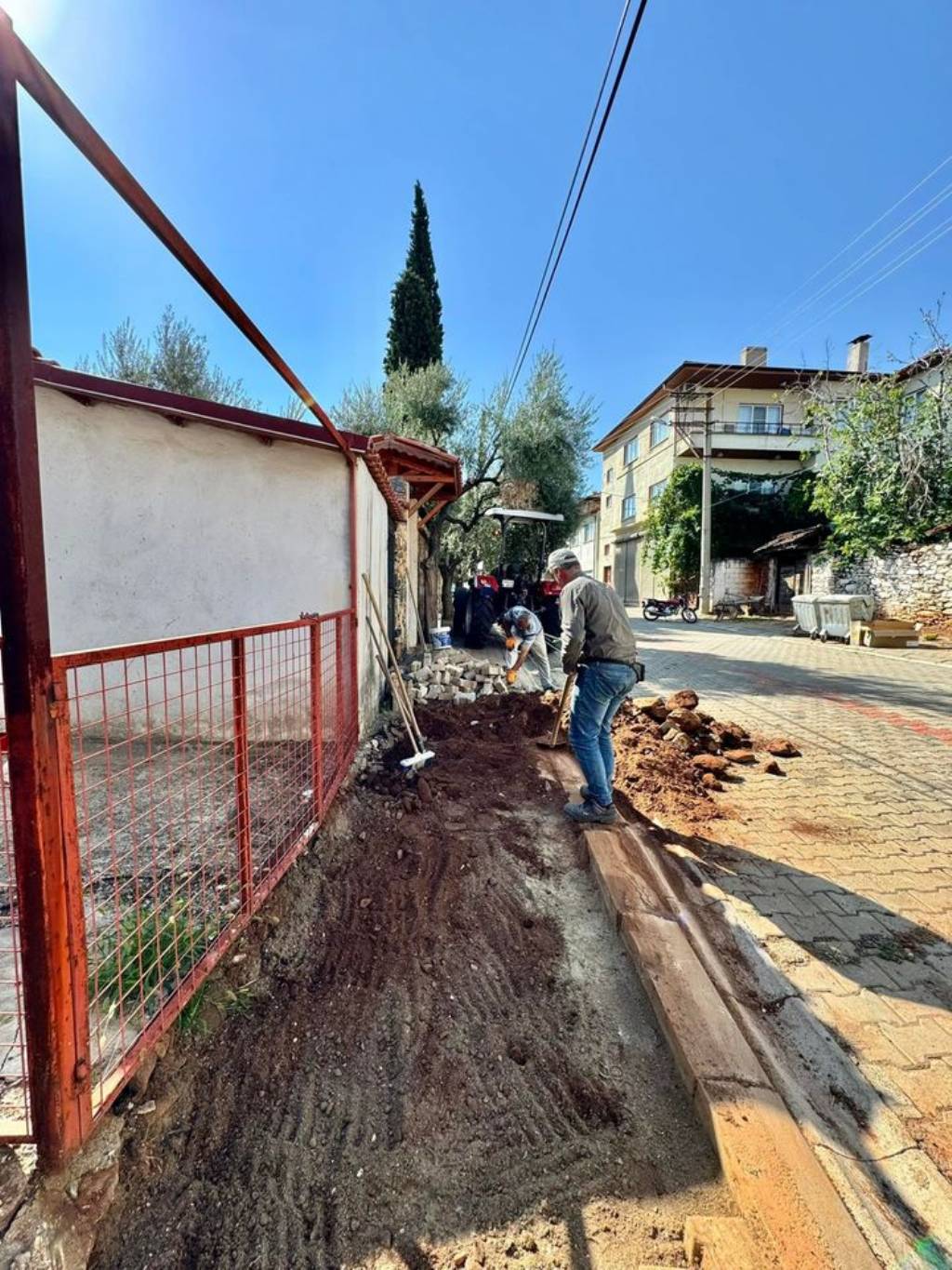 Cuma Mahallesi'nde Parke Taşı Döşeme Çalışmaları Devam Ediyor