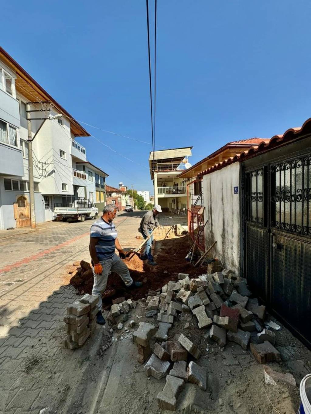 Cuma Mahallesi'nde Parke Taşı Döşeme Çalışmaları Devam Ediyor