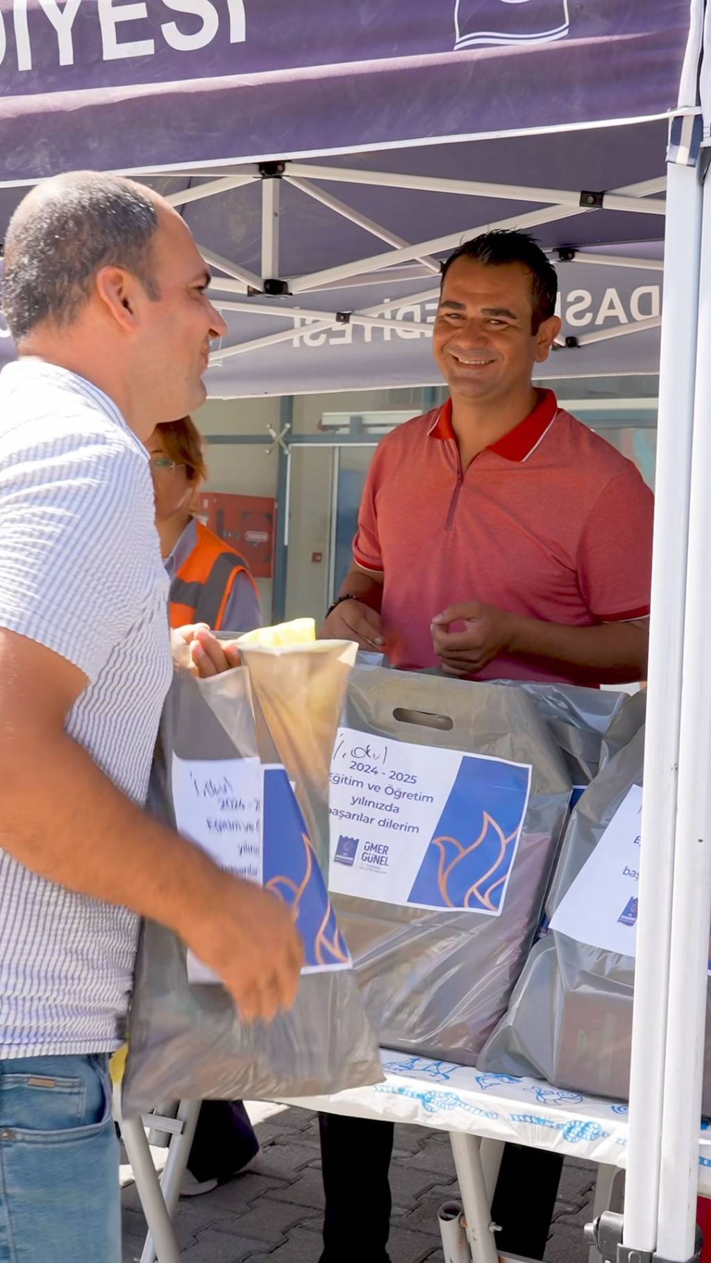 Kuşadası Belediyesi'nden Öğrencilere Kırtasiye Desteği