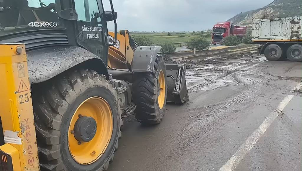 Söke'de Aşırı Yağış Nedeniyle Yol Trafiğe Kapandı