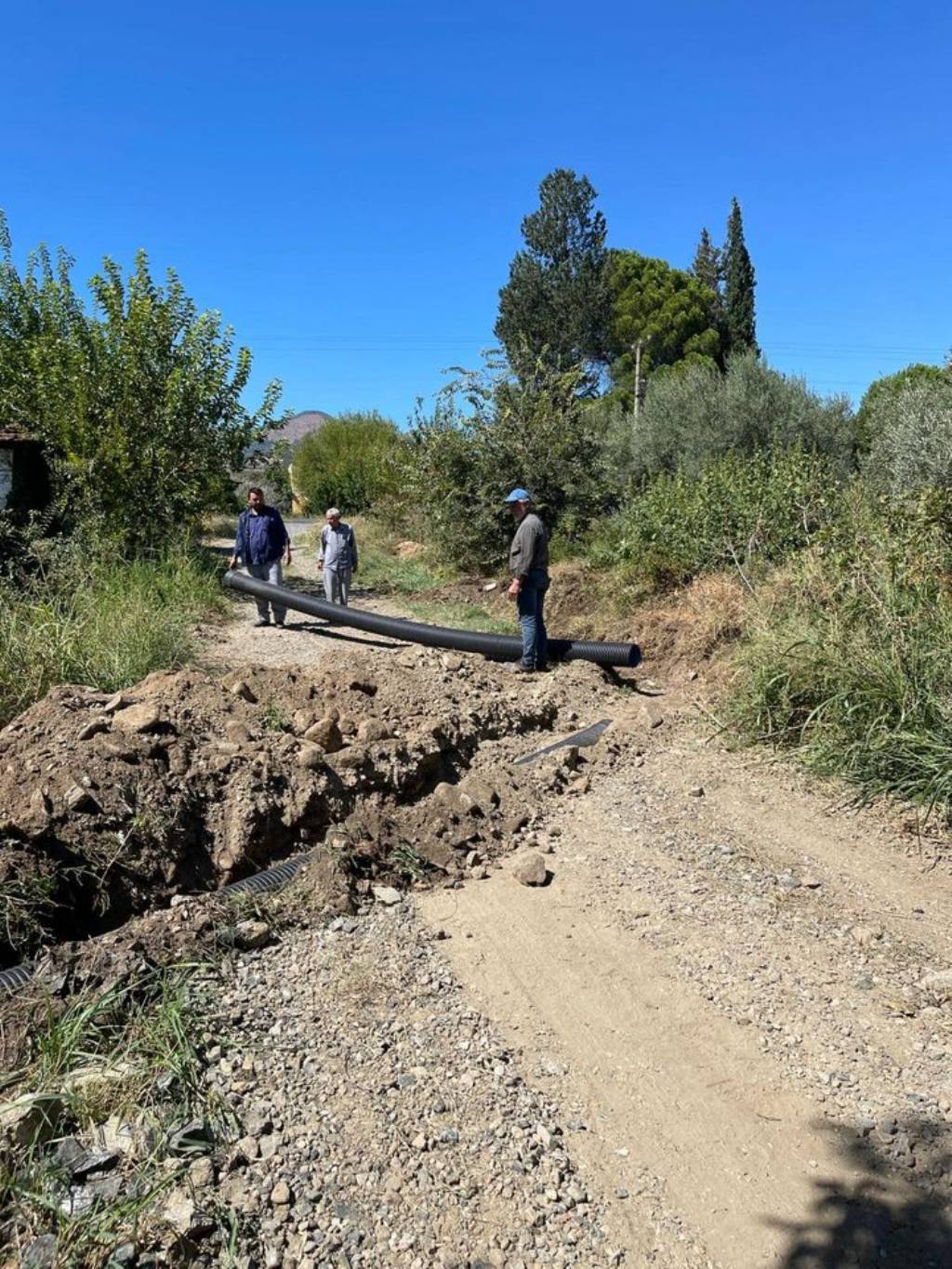 Karacasu Belediyesi'nden Yenice Mahallesi'nde Kadastro Yolları Düzenleme Çalışmaları