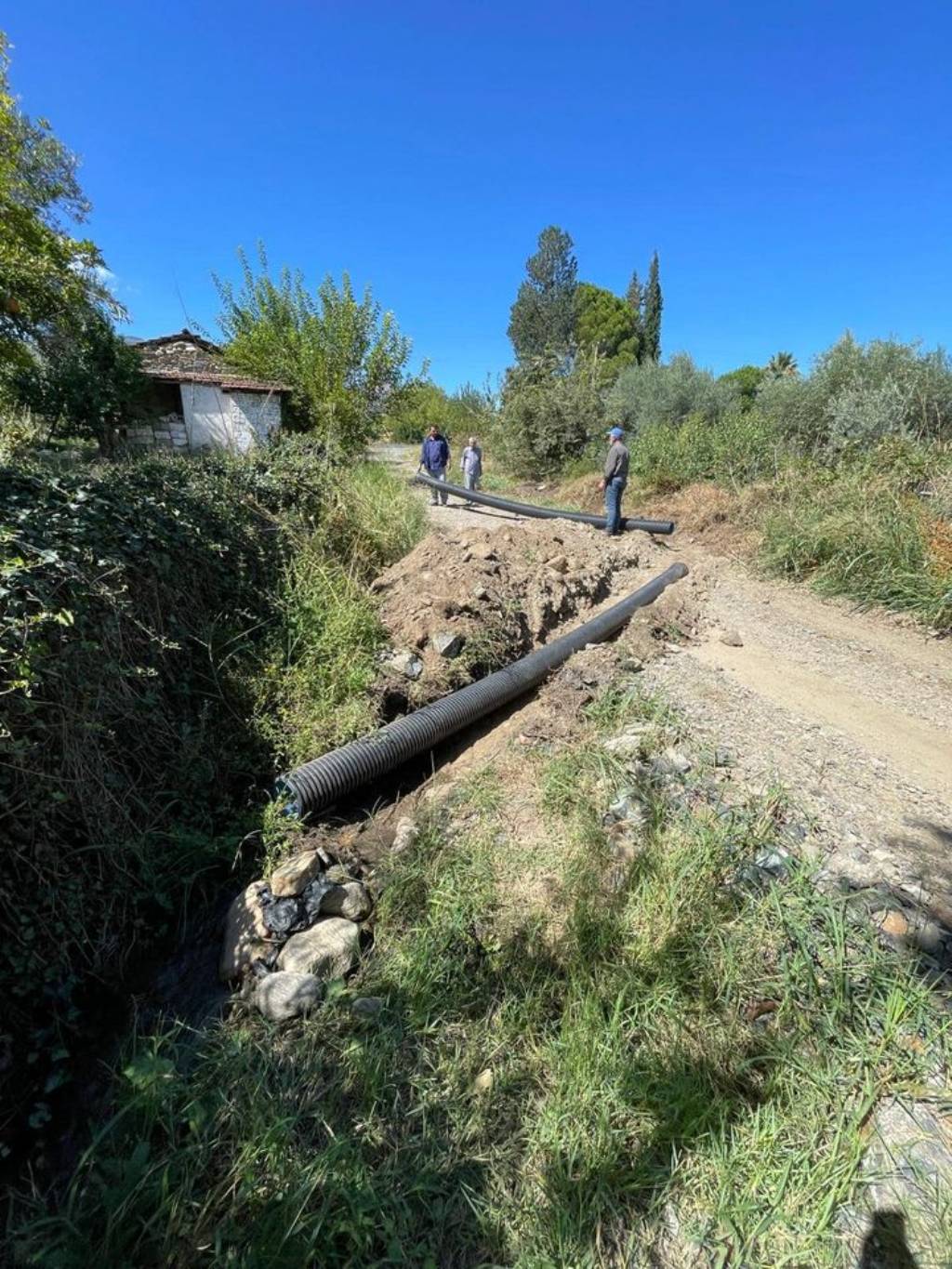 Karacasu Belediyesi'nden Yenice Mahallesi'nde Kadastro Yolları Düzenleme Çalışmaları