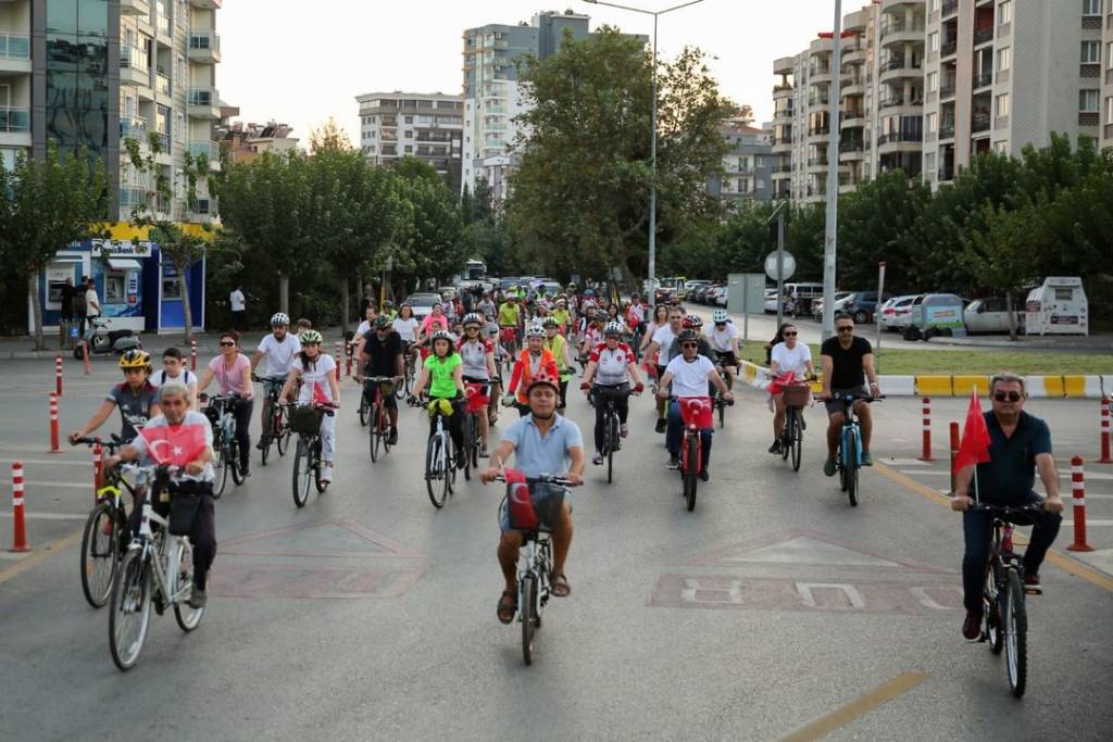 Efeler Belediyesi'nden Avrupa Hareketlilik Haftası'nda Bisiklet Turu