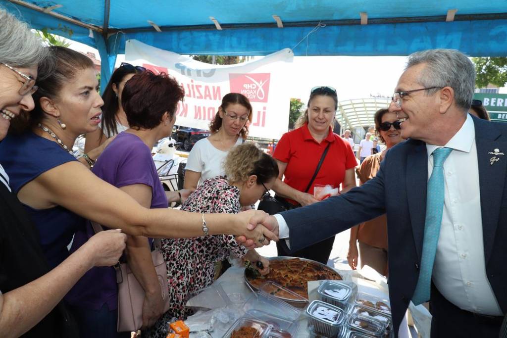 Nazilli Belediye Başkanı Ertuğrul Tetik, Kadın Kolları'nın Kermesine Katıldı