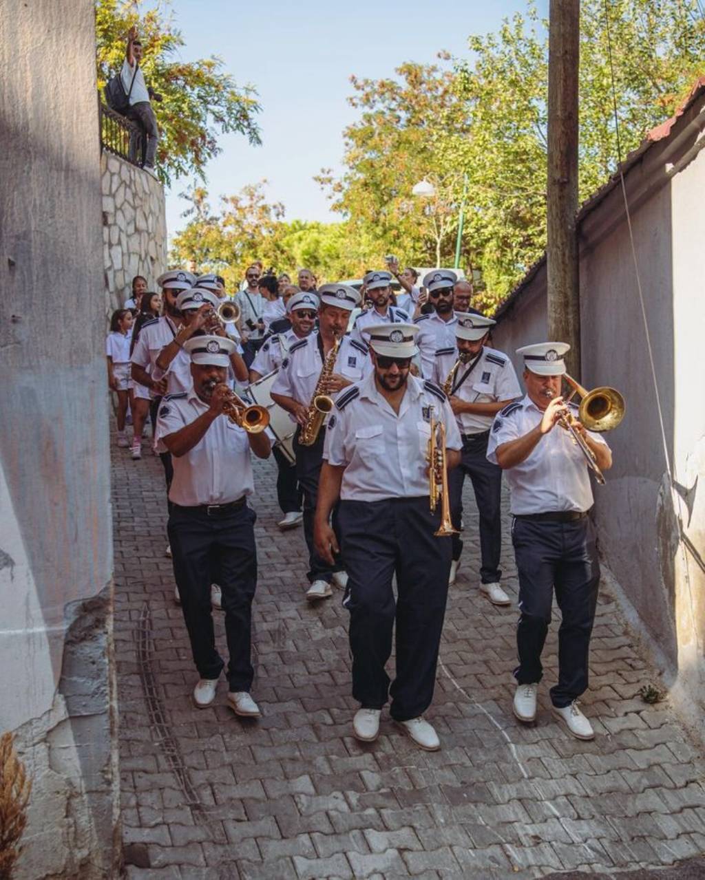 Kuşadası'nda İkioklu Mahalle Şenliği Başladı