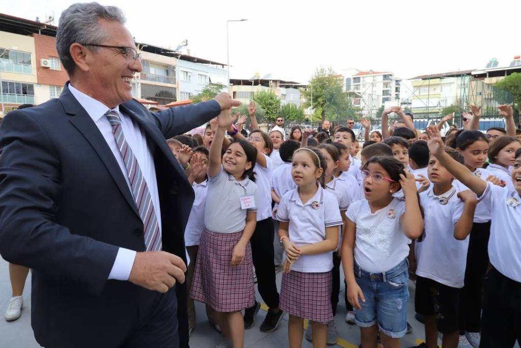 Nazilli Belediye Başkanı Ertuğrul Tetik, İlköğretim Haftası'nı Kutladı