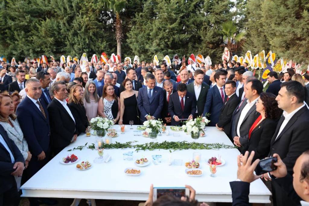 Evrim Karakoz, İlke ve Mert'in Nikah Törenine Katıldı