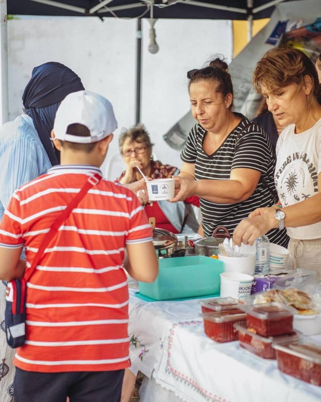 Kuşadası Belediyesi İkioklu Mahalle Şenliği'nde Renkli Anlar Yaşandı