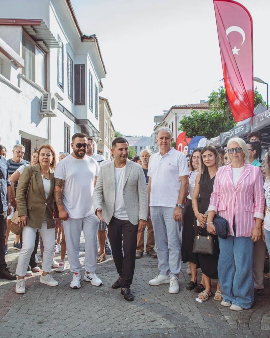 Kuşadası Belediyesi İkioklu Mahalle Şenliği'nde Renkli Anlar Yaşandı