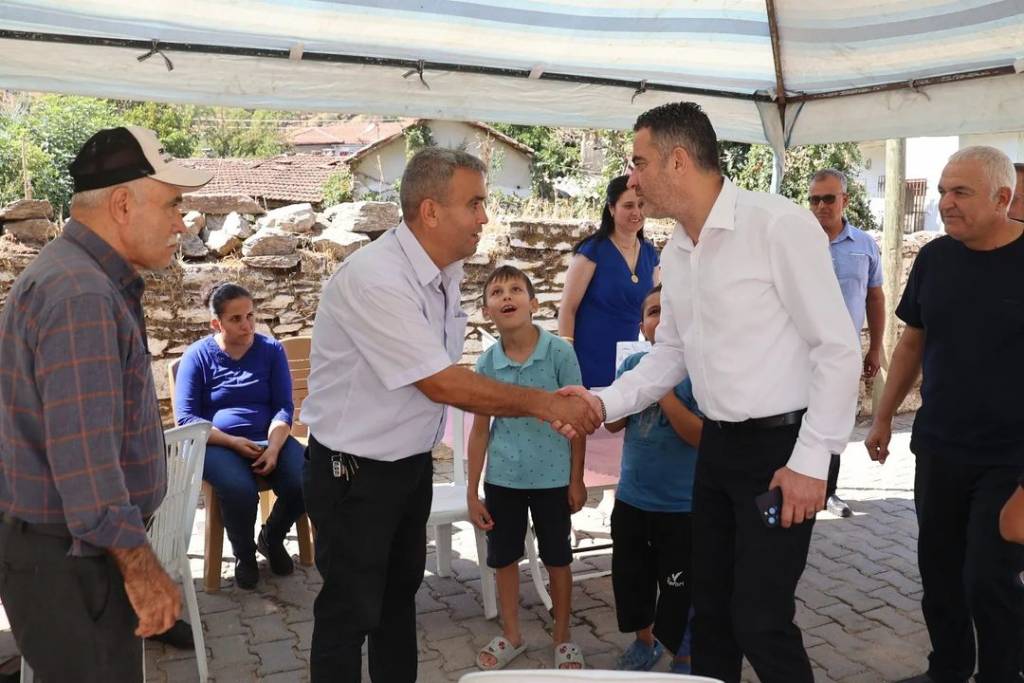 Koçarlı Belediye Başkanı Özgür Arıcı, Yeniköy Mahallesi'nde Düğün Cemiyetine Katıldı