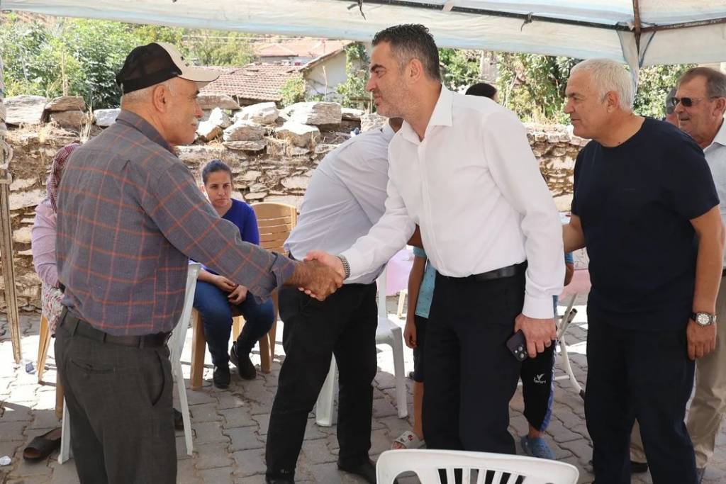 Koçarlı Belediye Başkanı Özgür Arıcı, Yeniköy Mahallesi'nde Düğün Cemiyetine Katıldı