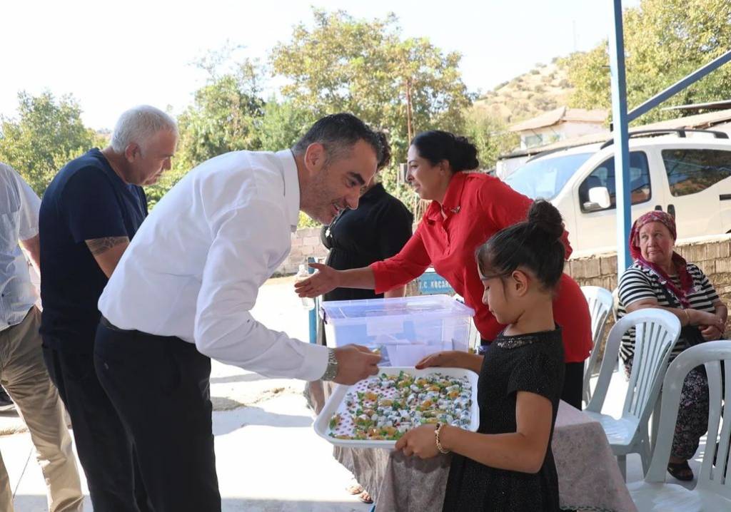 Koçarlı Belediye Başkanı Özgür Arıcı, Boğaziçi Mahallesi'nde Düğün Cemiyetine Katıldı