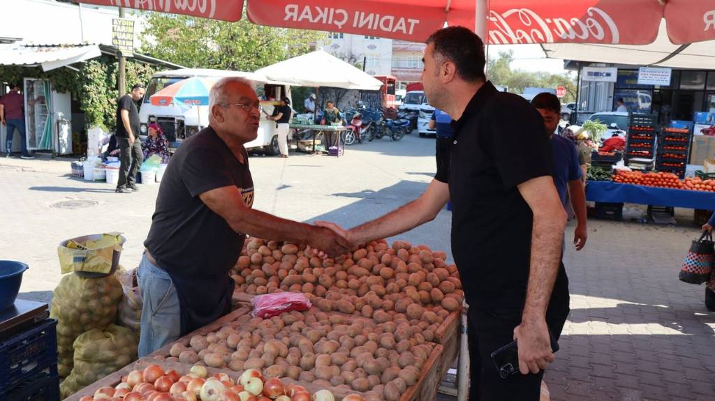 Karpuzlu Belediye Başkanı Hilmi Dönmez, Pazar ve Esnafları Ziyaret Etti