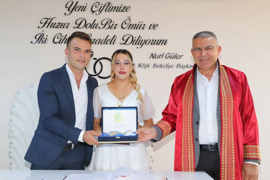 Köşk Belediye Başkanı Nuri Güler, Genç Çiftin Nikah Törenine Katıldı