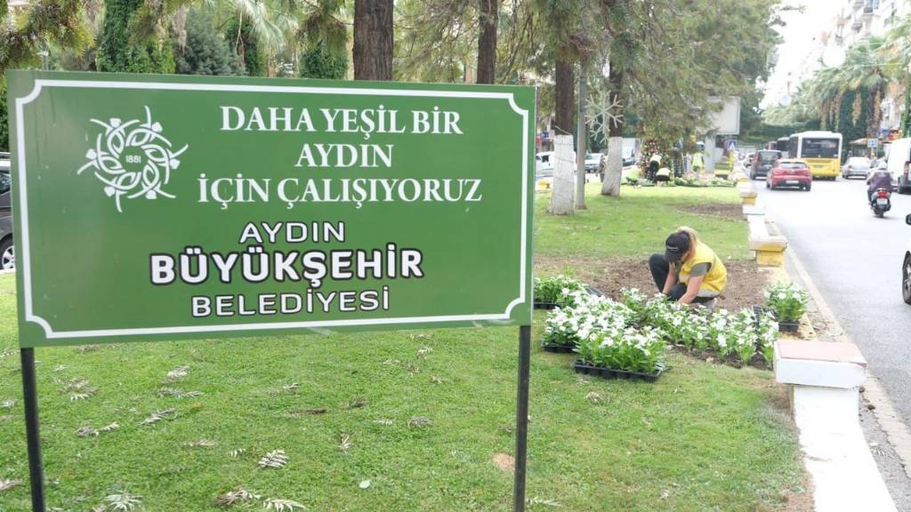 Aydın Büyükşehir Belediyesi'nden Peyzaj Düzenlemesi