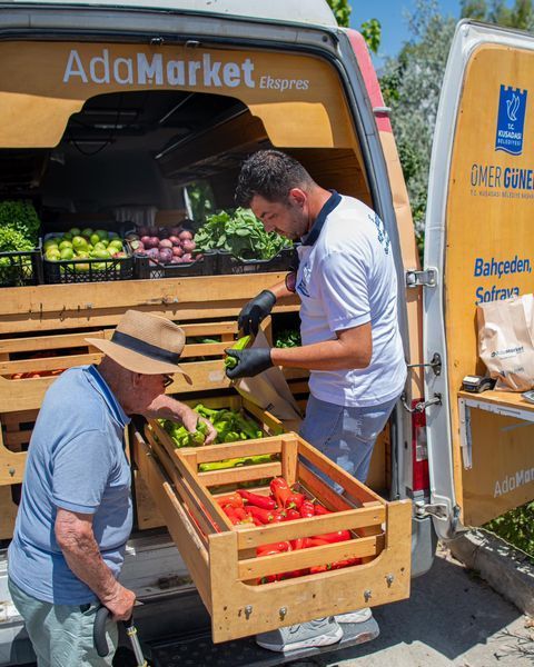 AdaBahçe’nin Taptaze Yaz Mahsülleri Ada Market Ekspres Aracımızda!