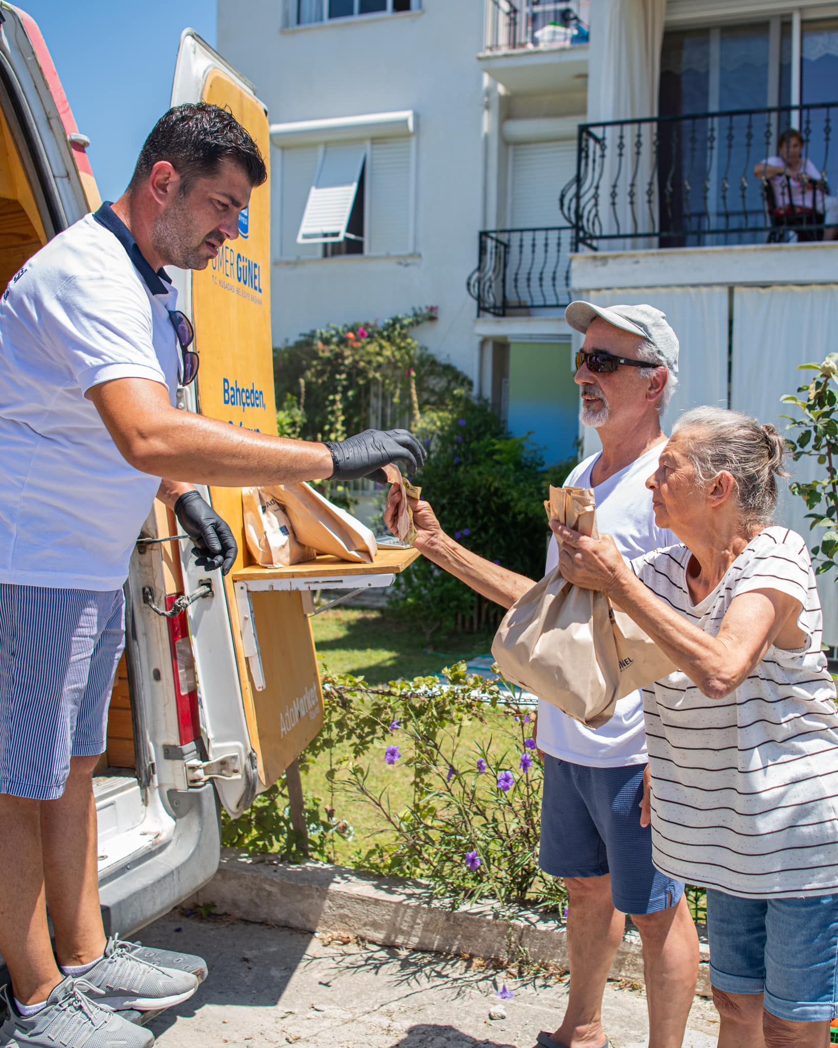 AdaBahçe’nin Taptaze Yaz Mahsülleri Ada Market Ekspres Aracımızda!