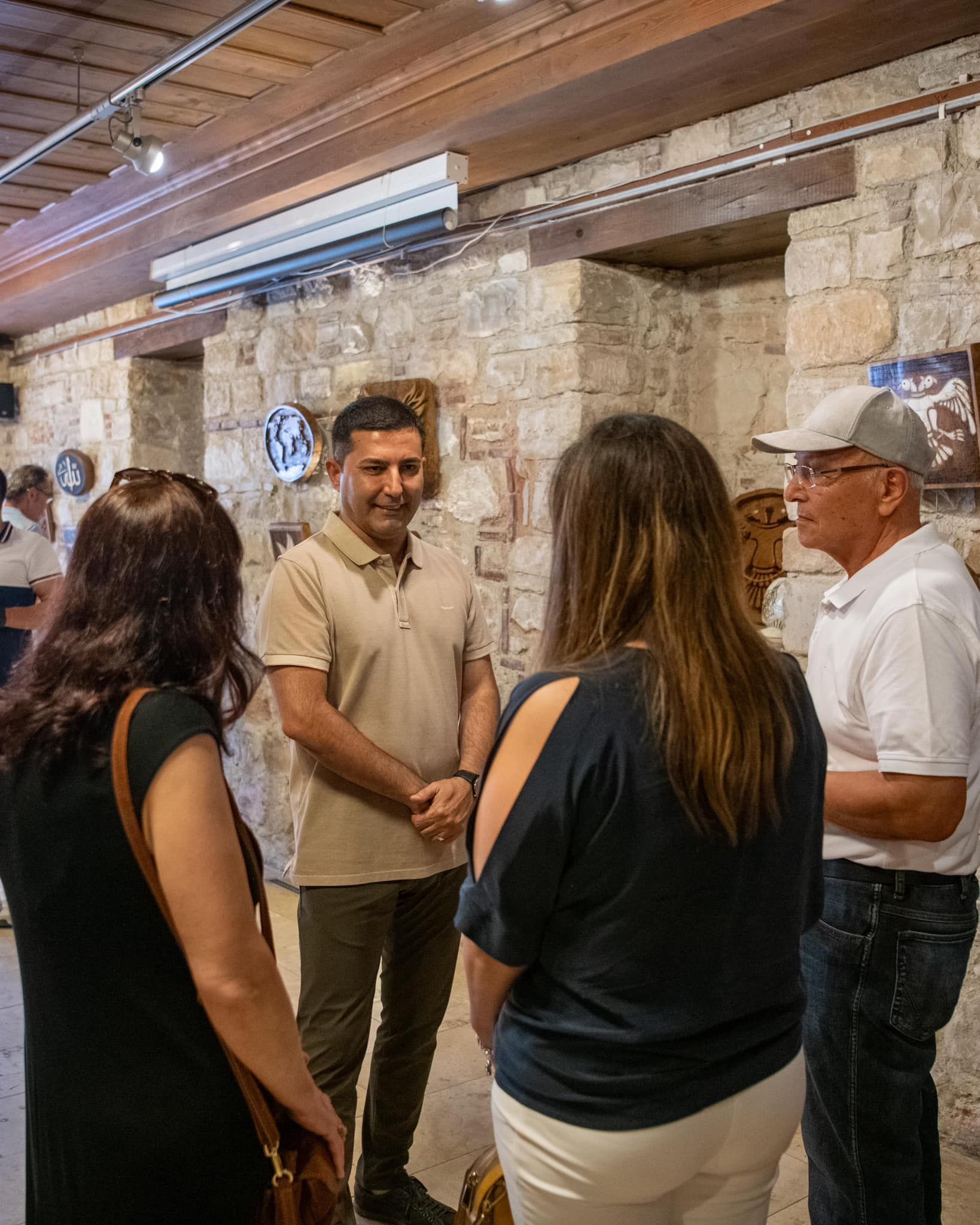 Kuşadası'nda “Odun İşlenirse” Ahşap Oyma Sergisi Açılışı