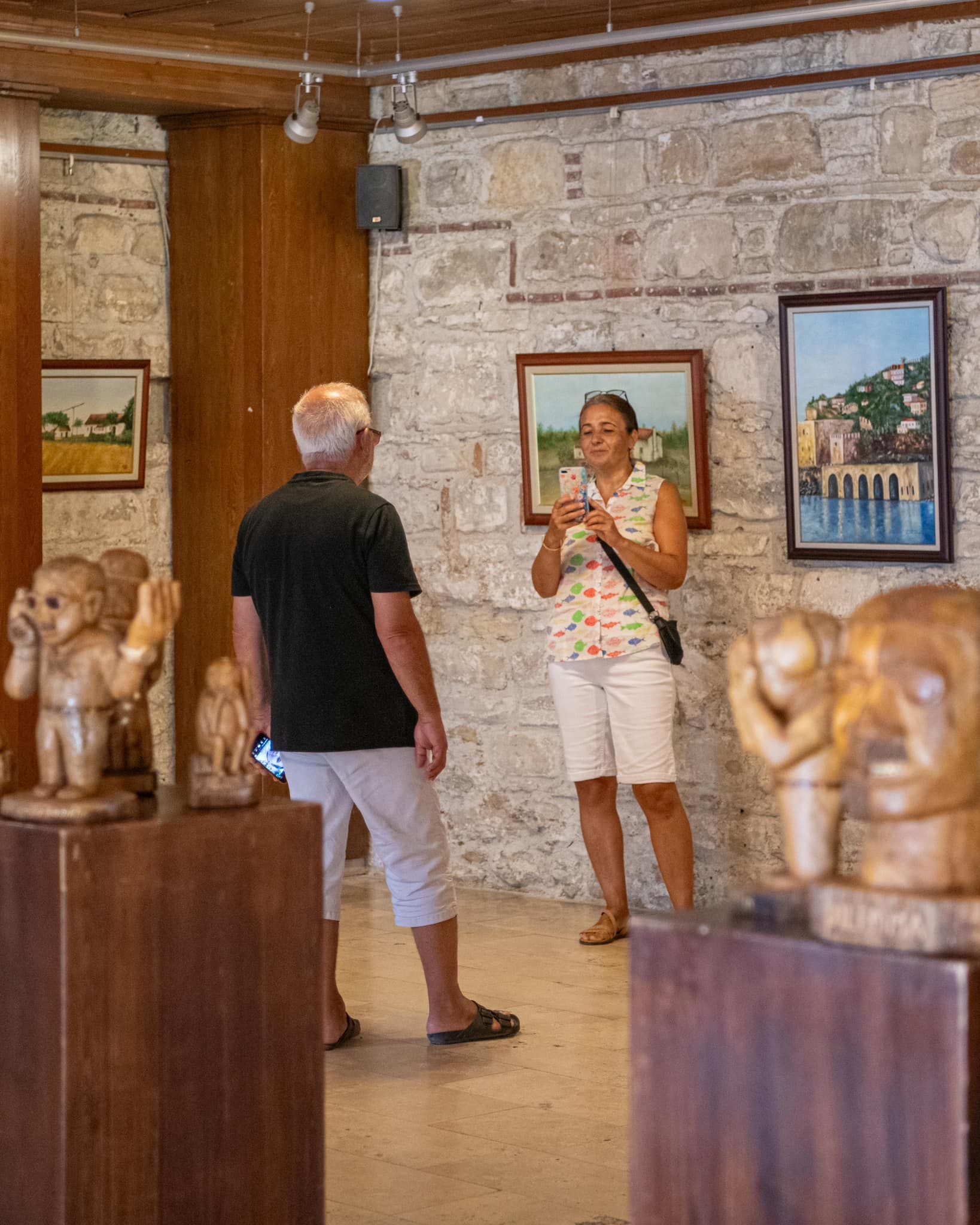 Kuşadası'nda “Odun İşlenirse” Ahşap Oyma Sergisi Açılışı