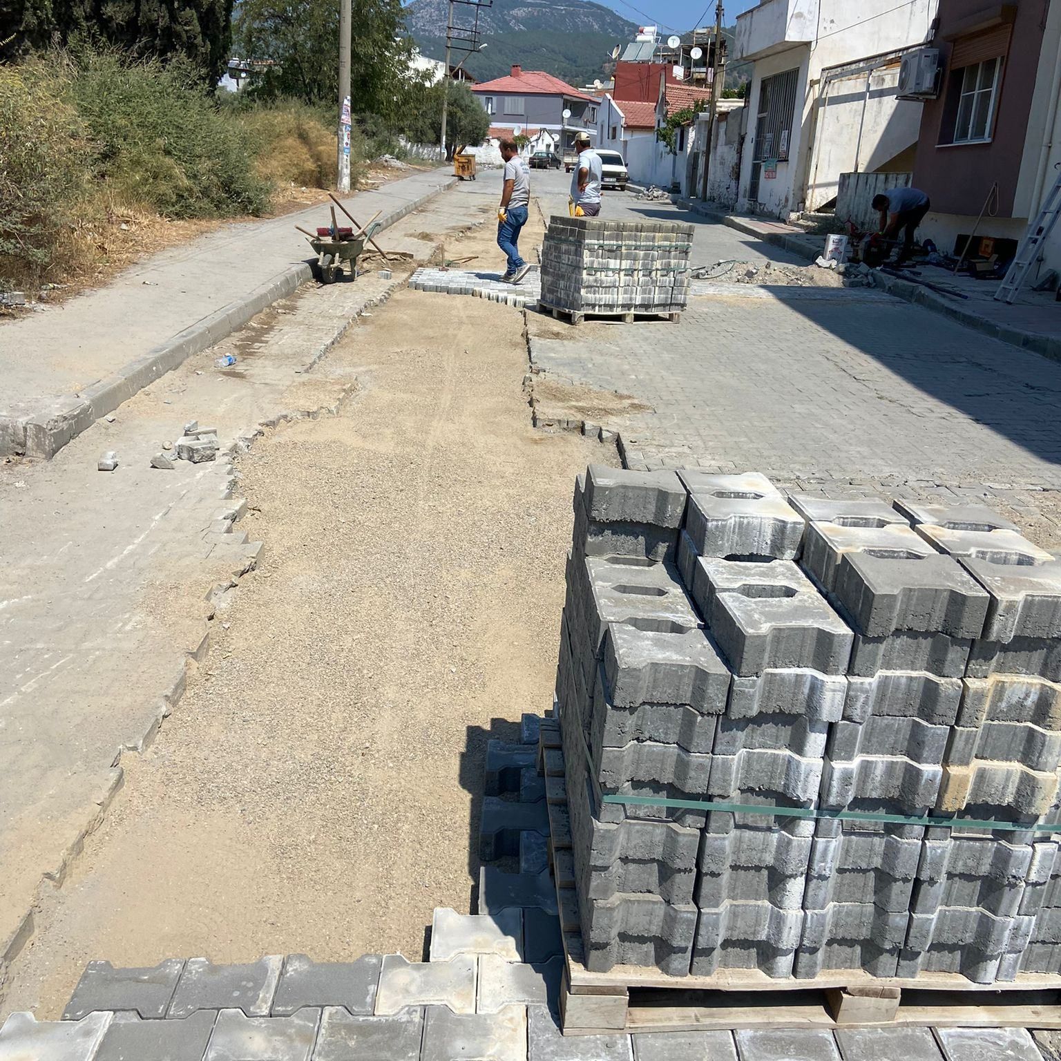 Söke Belediyesi, Fevzipaşa Mahallesi'nde Doğalgaz Hattı Üzerinde Yol Onarım Çalışmaları Yapıyor