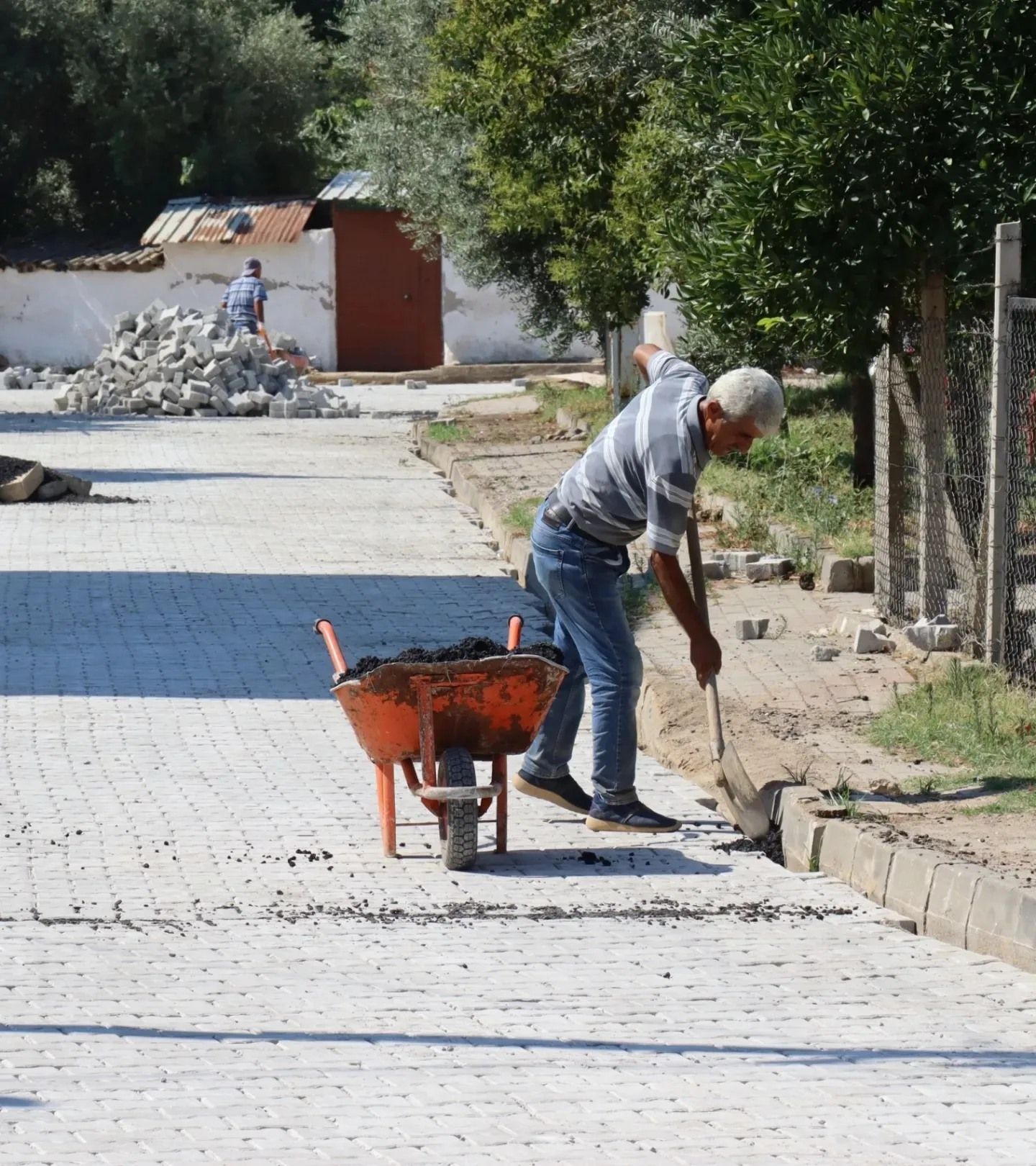 Nazilli Belediyesi Şirinevler’in Yarım Asırlık Yol Sorununu Çözdü