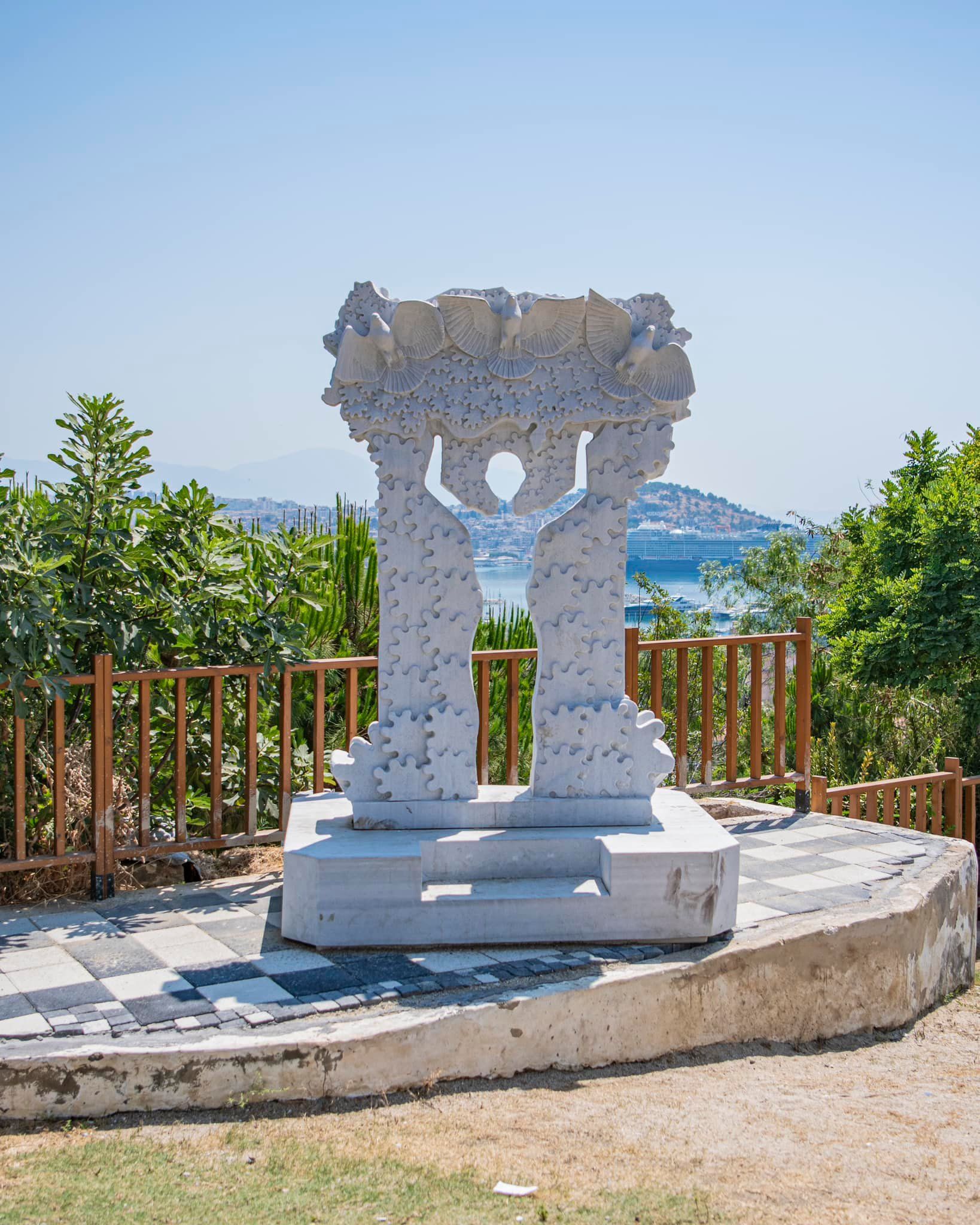 Kuşadası Belediyesi’nin Heykel Sempozyumu Eserleri Şehri Süslemeye Başladı