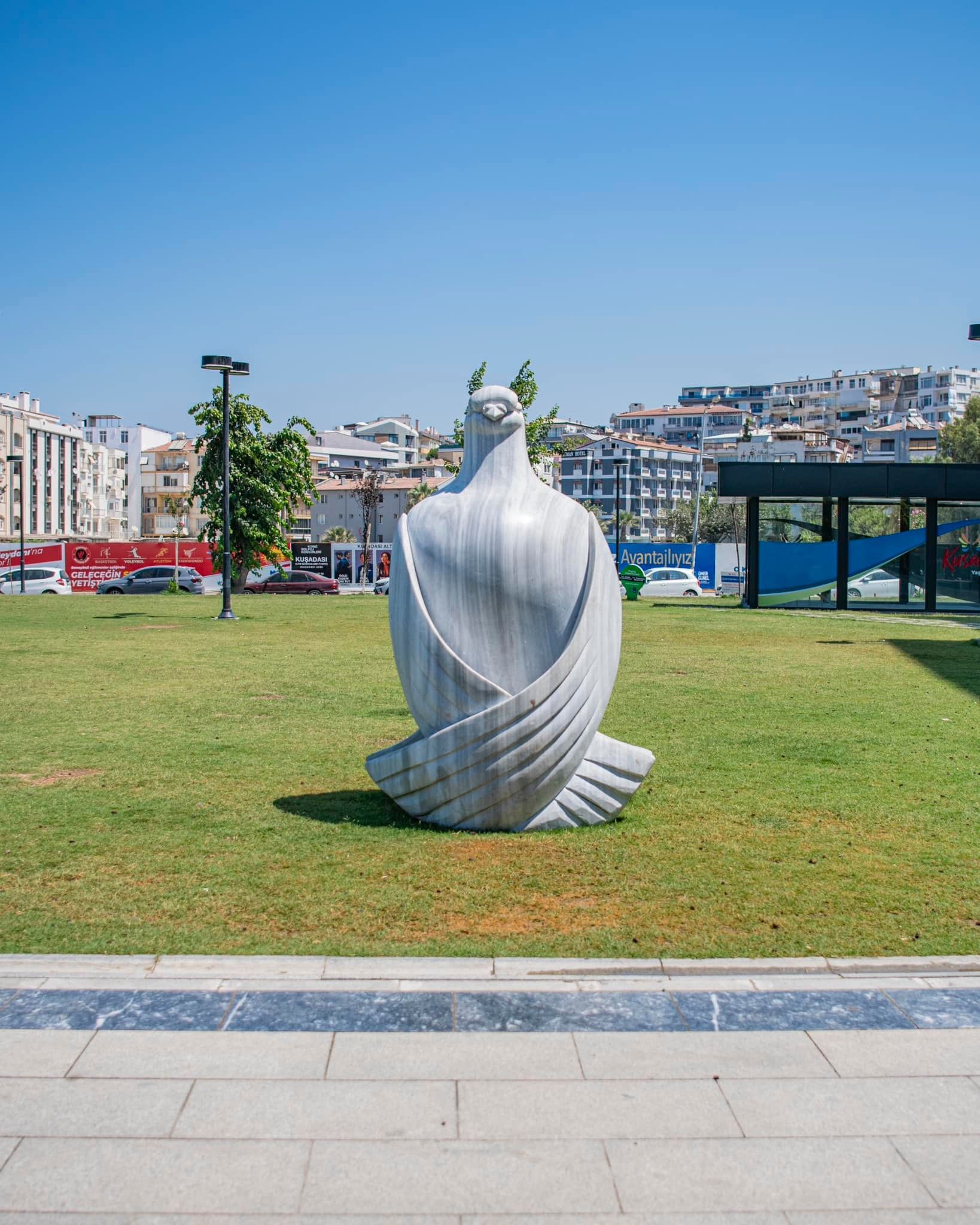 Kuşadası Belediyesi’nin Heykel Sempozyumu Eserleri Şehri Süslemeye Başladı