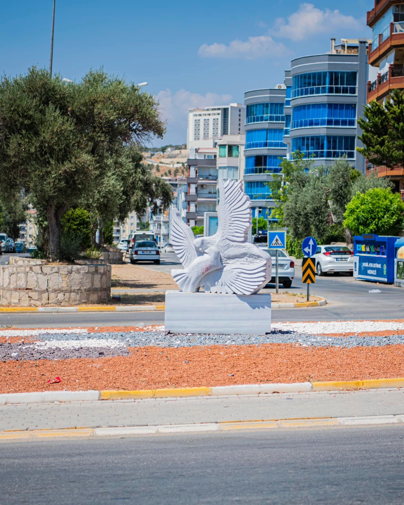 Kuşadası Belediyesi’nin Heykel Sempozyumu Eserleri Şehri Süslemeye Başladı