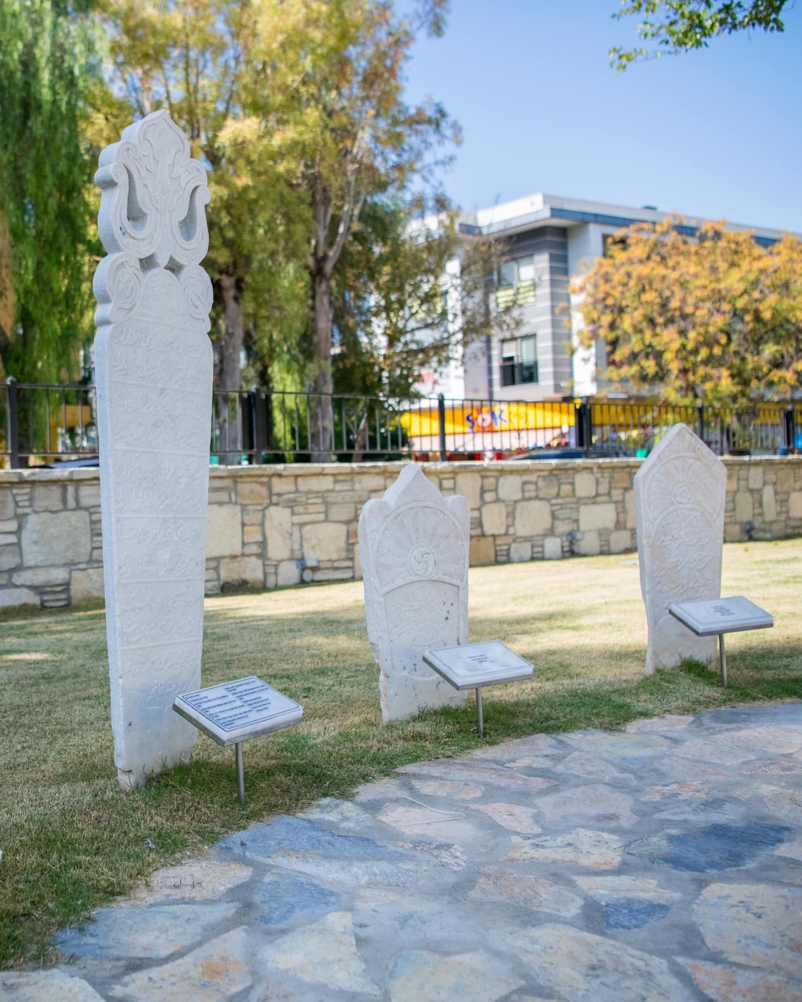 Kuşadası Belediyesi'nden Osmanlı Dönemi Mezar Taşları Açıkhava Sergisi