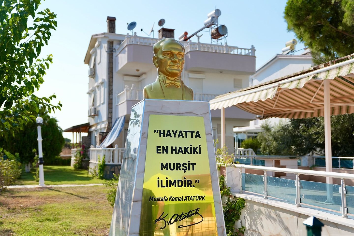 Didim Belediyesi'nden Cumhuriyet Mahallesi’ne Anlamlı Hediye: Atatürk Büstü Açılışı ve Aşure Hayrı