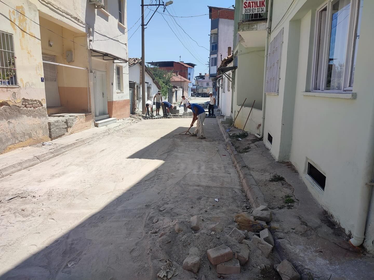 Germencik Belediyesi'nden Temizlik ve Yol Yapım Çalışmaları