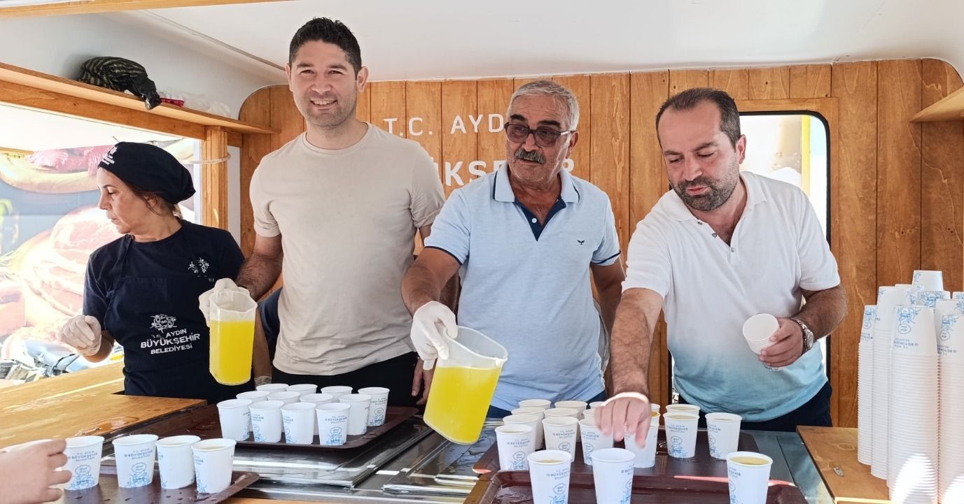 Söke Belediyesi’nden Çarşamba Pazarında Serinleten Limonata İkramı