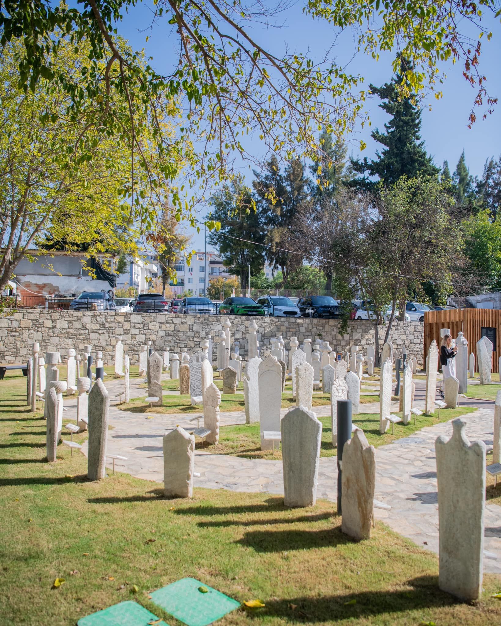 Kuşadası Belediyesi'nden Osmanlı Dönemi Mezar Taşları Açıkhava Sergisi