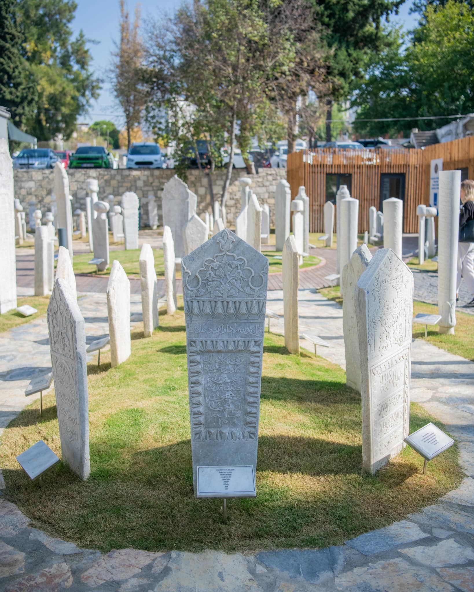 Kuşadası Belediyesi'nden Osmanlı Dönemi Mezar Taşları Açıkhava Sergisi