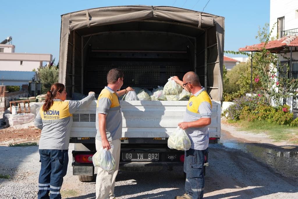 Didim Belediyesi'nden İhtiyaç Sahiplerine Gıda Yardımı