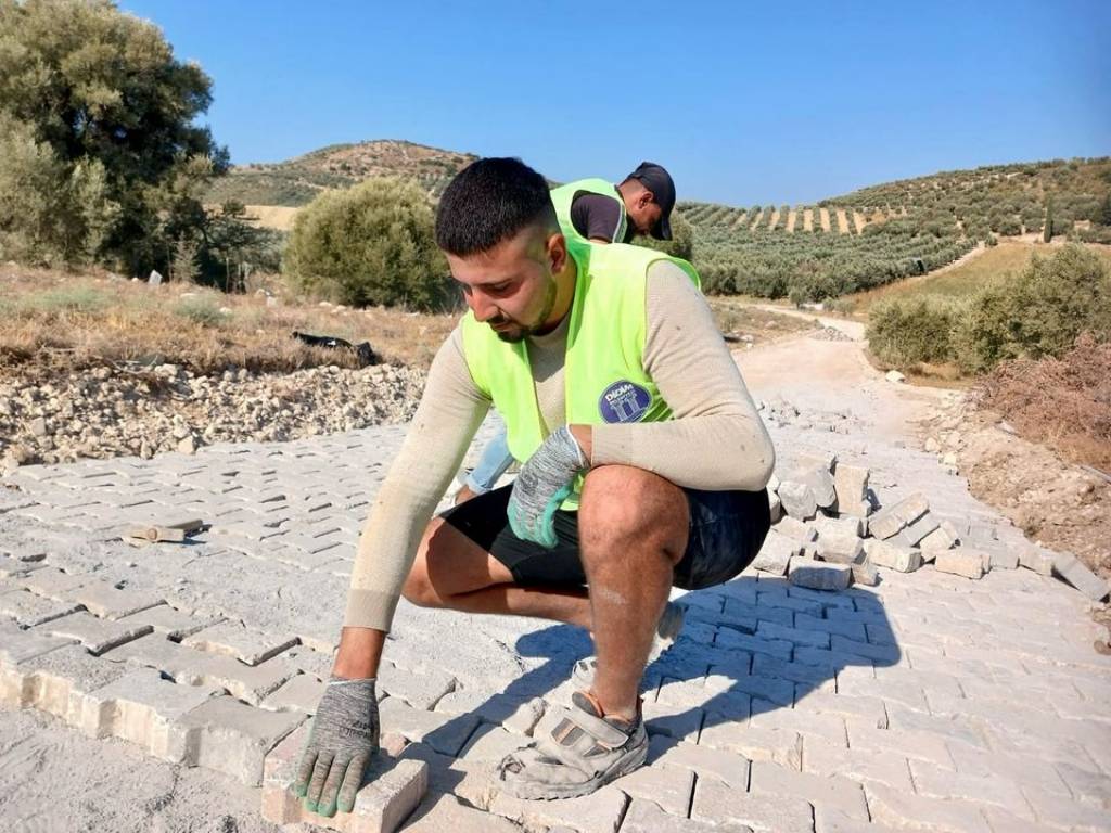 Didim Belediyesi'nden Batıköy Mahallesi'nde Yol Çalışmaları