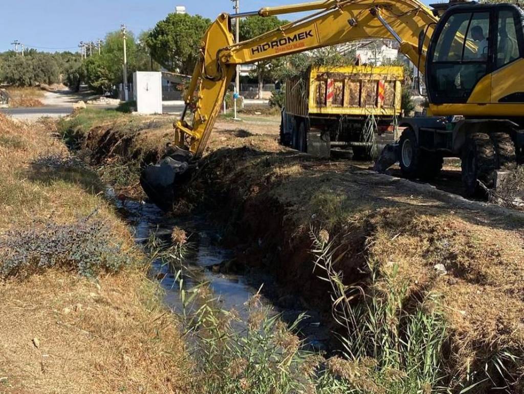 Didim Belediyesi Yağmur Suyu Kanalı Temizleme Çalışmalarını Tamamladı