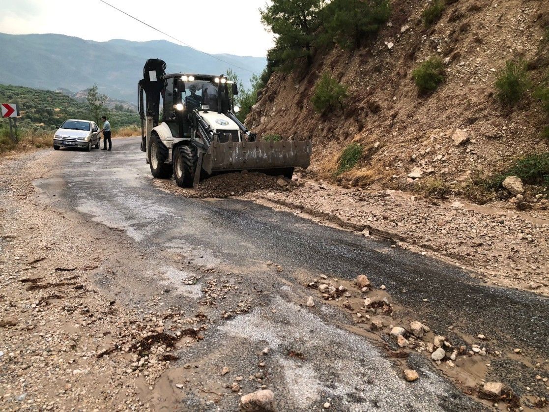 Bozdoğan'da Sel Felaketi Sonrası Belediye Ekipleri 7/24 Çalışarak Zarar Gören Bölgelerde İyileştirme Çalışmalarını Sürdürüyor